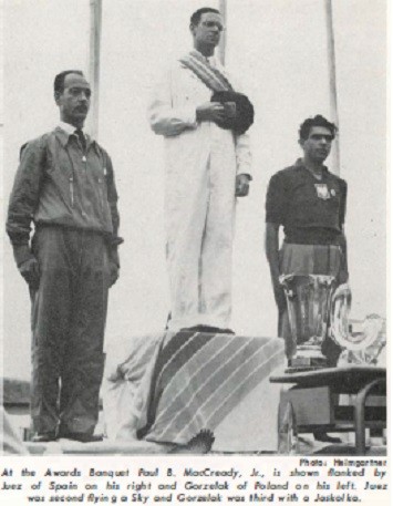 Paul MacCready on podium at the World Contest.